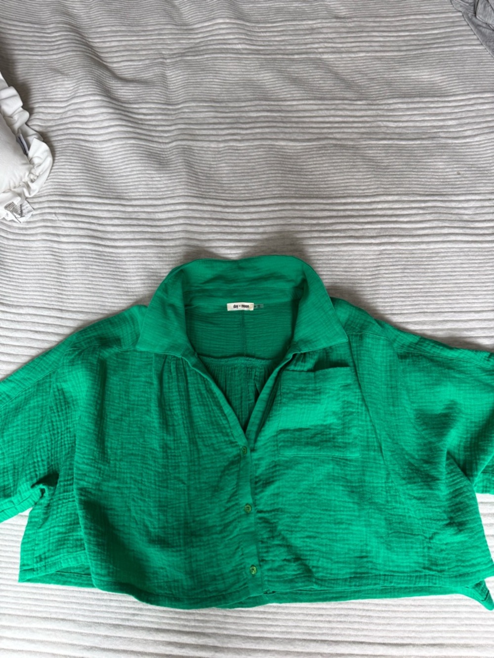 Green button up shirt - Picture 6 of 7